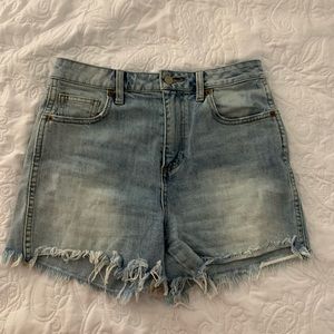 Lucky brand frayed hem shorts. High waisted. Size 4. Excellent condition